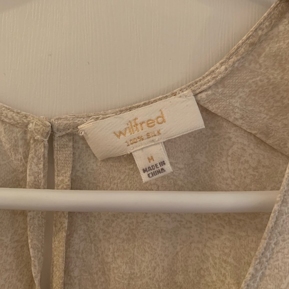 Wilfred 100% silk tunic from Aritzia - Picture 3 of 3